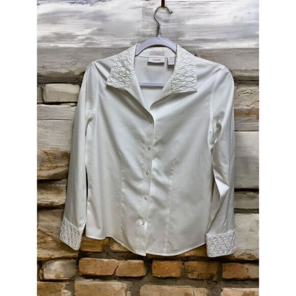 EUC Chico's 0 White Button-Down Shirt with Textured Collar & Cuffs